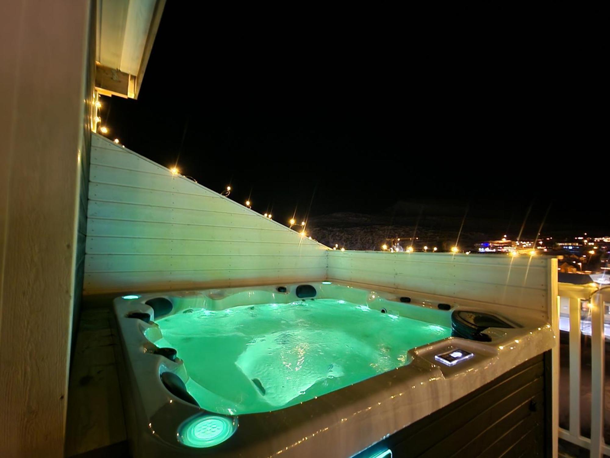 Nord Hus Service As, Deluxe, Sauna, Jakuzzi Havoysund Luaran gambar